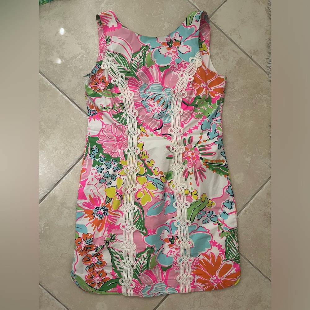 Pink colorful Lily Pulitzer dress 💐🦋